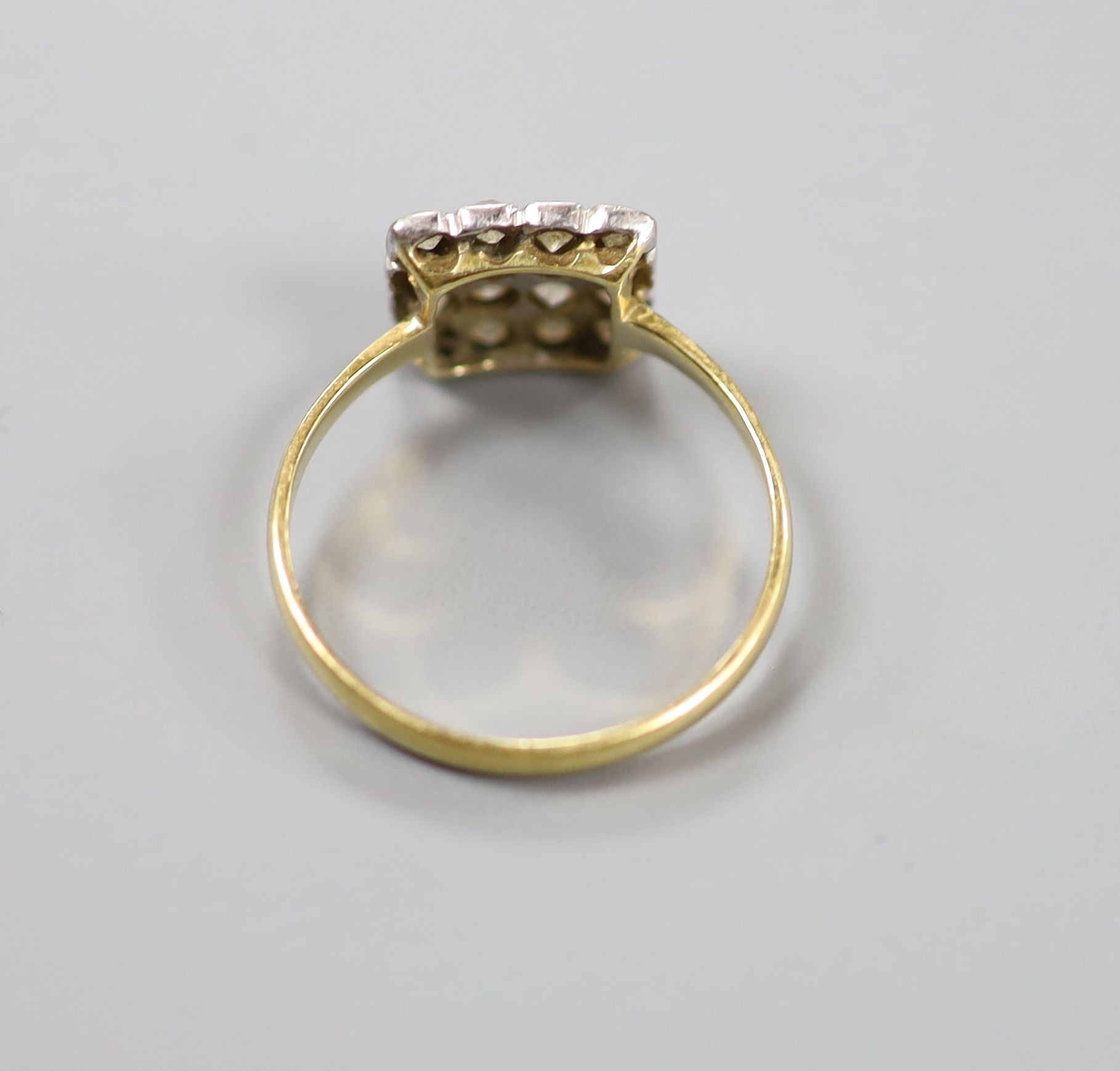 An 18ct and sixteen stone diamond set cluster tablet ring, size O, gross 2.5 grams.